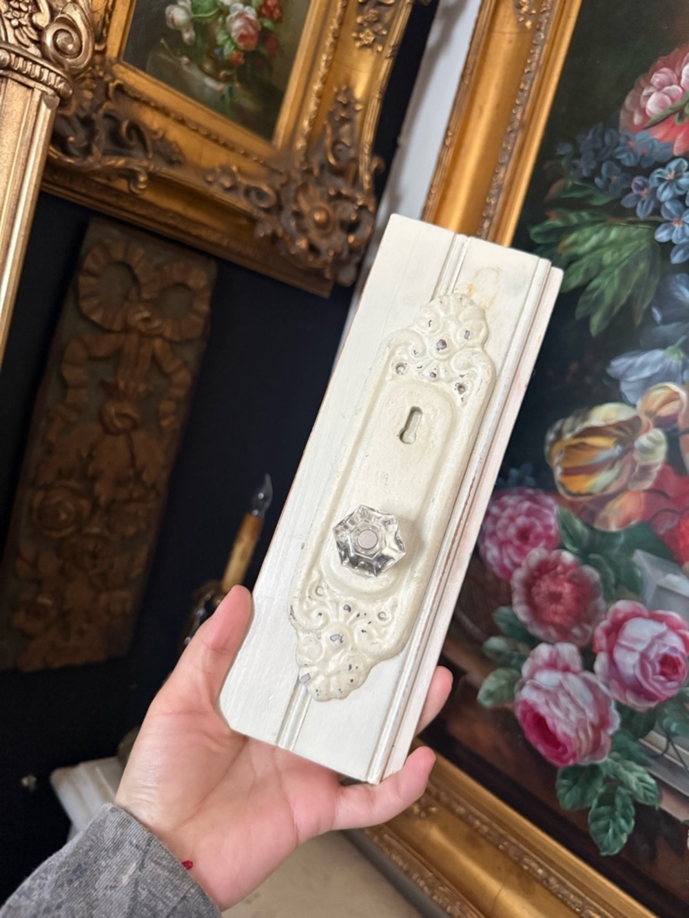 Vintage-Style Cream Decorative Door Plate Hook